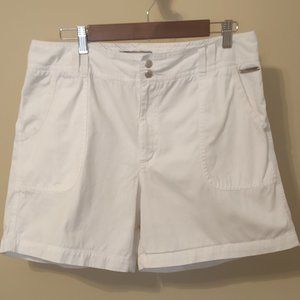 Women's Caribbean Joe 100% Cotton White Shorts with Snap Buttons in Size 16